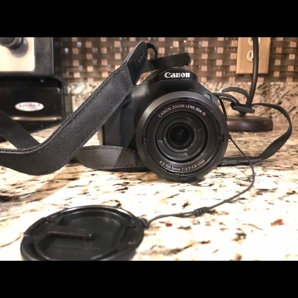 Canon camera - Picture 2 of 3